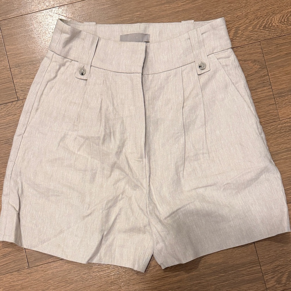 H&M Light Cream High-Rise Tailored Women's Shorts
